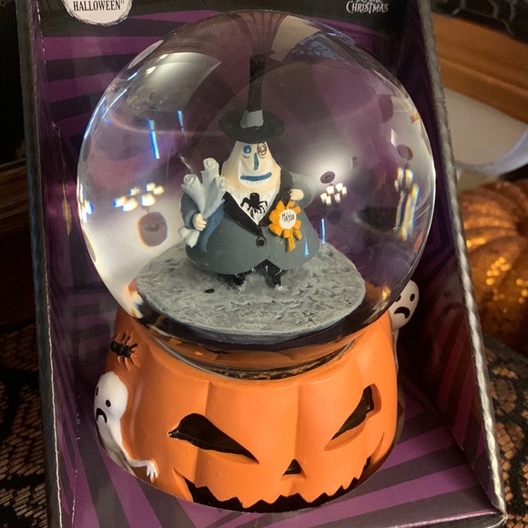 NIGHTMARE BEFORE CHRISTMAS THE MAYOR SNOW GLOBE NEW - Picture 1 of 3